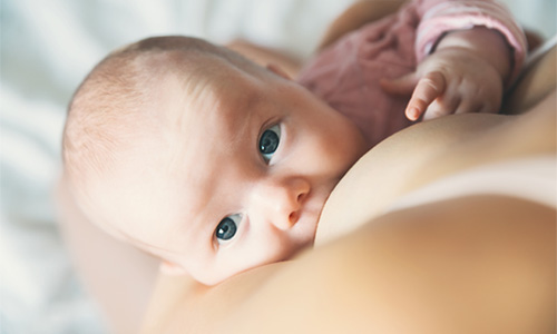Allattamento materno - Devo prendermi cura del seno in un modo particolare?